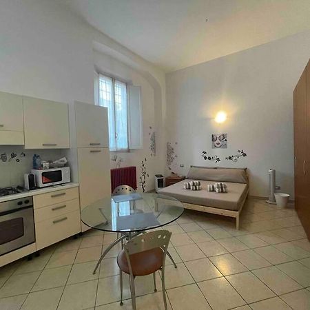 Minimal Loft In Centro A Piacenza Apartment Luaran gambar
