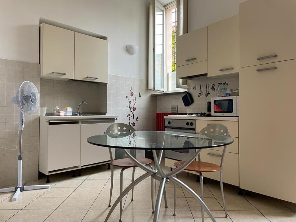 Minimal Loft In Centro A Piacenza Apartment Luaran gambar