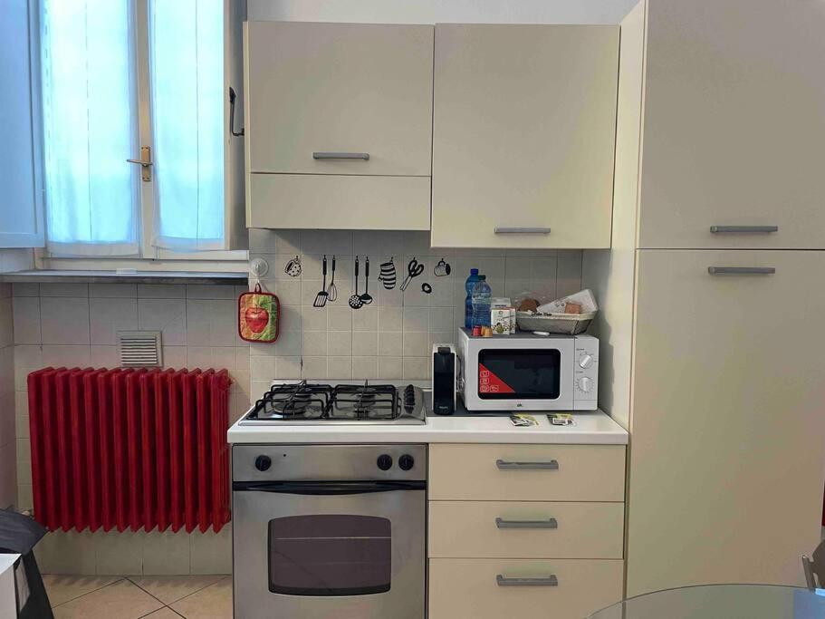 Minimal Loft In Centro A Piacenza Apartment Luaran gambar