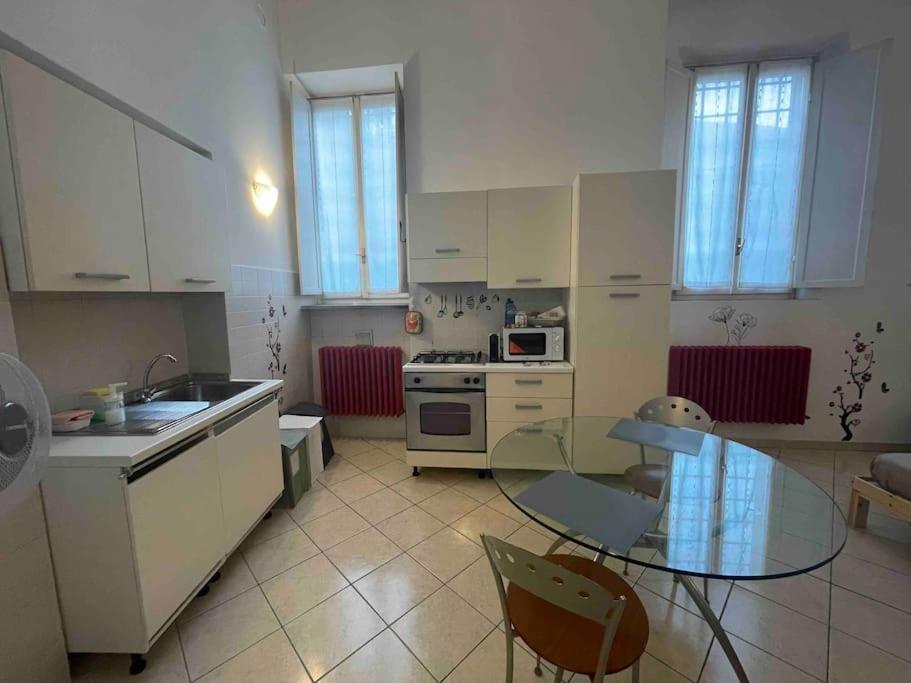 Minimal Loft In Centro A Piacenza Apartment Luaran gambar