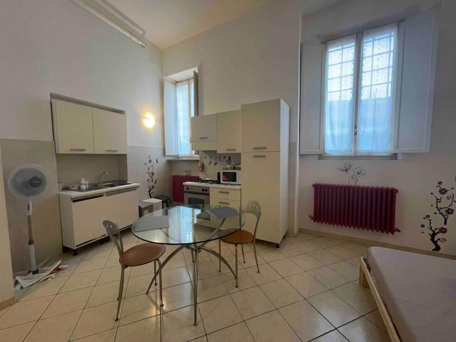 Minimal Loft In Centro A Piacenza Apartment Luaran gambar